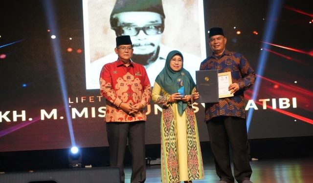 Muhammadiyah Jabar Berikan Anugerah Lifetime Achievement kepada KH Moch Miskun Asy-Syatibi