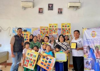 Bantu Difabel Netra, Mahasiswa FISIP UMSU Serahkan Media Ajar Interaktif