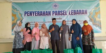 PDM Kota Madiun Bagikan 650 Parcel untuk Anggota Persyarikatan, Marbot Masjid dan Penggali Makam