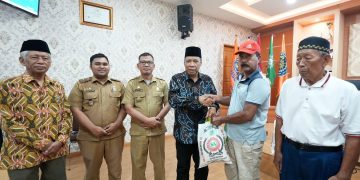 Serahkan 265 Paket Ramadan, Rektor: Alhamdulillah UMSU Pertahankan Akreditasi Unggul