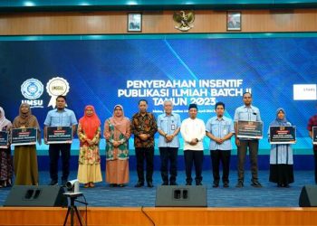 Rektor UMSU Serahkan Rp 3,5 M Insentif Publikasi Ilmiah Dosen