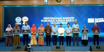 Rektor UMSU Serahkan Rp 3,5 M Insentif Publikasi Ilmiah Dosen