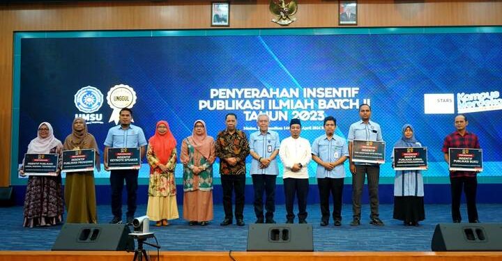 Rektor UMSU Serahkan Rp 3,5 M Insentif Publikasi Ilmiah Dosen