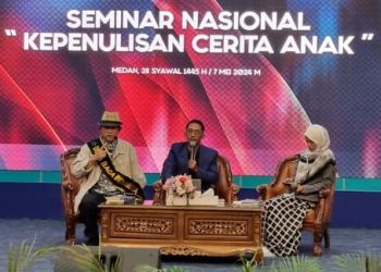 Gol A Gong Berbagi Tips Menulis Cerita Anak di UMSU