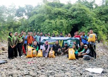 Orang Kenya Antusias Ikuti Besuk Sungai Eco Bhinneka Muhammadiyah~Nasyiatul Aisyiyah
