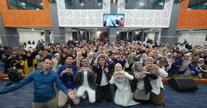 Disambut Antusias Ratusan Mahasiswa UMSU, Fiki Naki Berbagi Kiat Sukses Kuasai Bahasa Asing