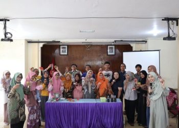 Pemuda Lintas Iman dan PKK Joyotakan Surakarta Bersemangat Olah Minyak Jelantah jadi Produk Ekonomi Sirkuler