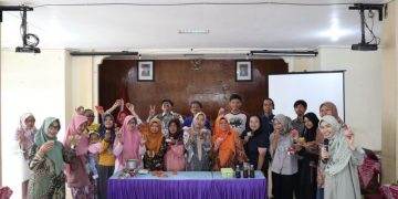 Pemuda Lintas Iman dan PKK Joyotakan Surakarta Bersemangat Olah Minyak Jelantah jadi Produk Ekonomi Sirkuler