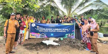 15 Inovator Muda HIMAGRI UMSU Gelar Bimtek Pengolahan Limbah Ikan Jadi Pupuk Kompos di Desa Tanjung Rejo