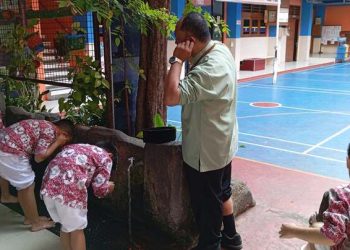 Peduli Habituasi, SD Muh 1 Solo Kawal Wudhu’ Anak Didiknya