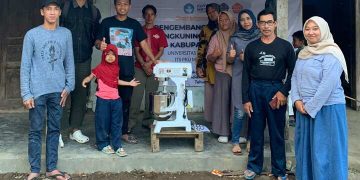 Genjot Produktivitas UMKM, Tim Pengabdian UMS Hibahkan Alat Produksi Makanan