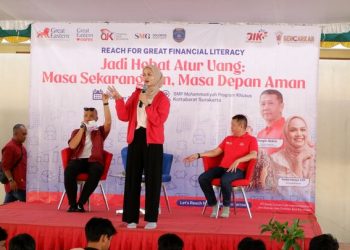 SMP Muhammadiyah PK Solo Gelar Edukasi Literasi Finansial untuk Siswa