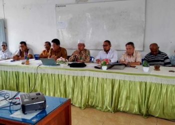 Rapat Komite, Kepsek SMAN-1 Dobana Meneteskan Air Mata