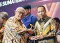Rektor UMSU Terima SPS Sumut Awards 2024