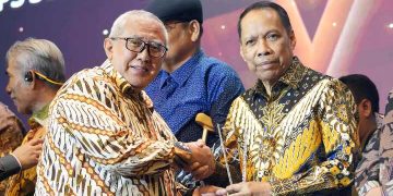 Rektor UMSU Terima SPS Sumut Awards 2024