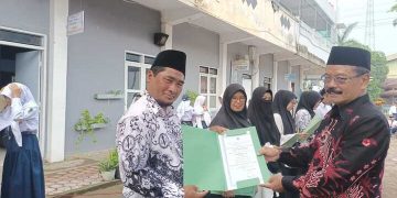 SMP Muhammadiyah 2 Kota Blitar Gelar Penganugerahan Bintang dalam Peringatan Hari Guru Nasional 2024