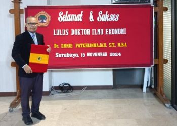 Emmie Fatkhunnajah Catat Sejarah sebagai Doktor Pertama di UMBS