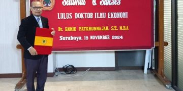 Emmie Fatkhunnajah Catat Sejarah sebagai Doktor Pertama di UMBS