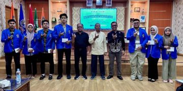 FEB UMSU Berikan Tali Asih Kepada Mahasiswa Berprestasi