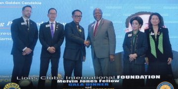 Direktur Pascasarjana UMSU Prof Dr Triono Eddy SH MHum Terima Pin Kehormatan dari LCIF