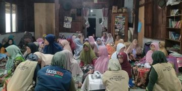 Kolaborasi KL Lazismu dan Tim Kesehatan RSI Aminah Blitar Hadir untuk Lansia di Panti Al Hikmah Talun