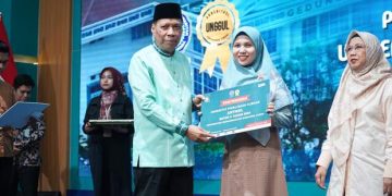 Rektor UMSU Serahkan Rp2,8 Miliar Insentif Publikasi Ilmiah Dosen