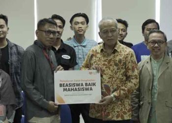 Puluhan Mahasiswa UM Bandung Menerima Beasiswa dari Rumah Zakat