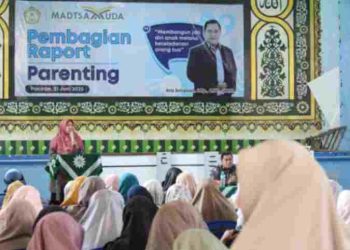 Madtsamuda Karangasem Bagi Rapor Sekaligus Parenting