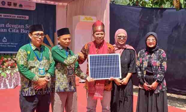 MOSAIC dan PP Muhammadiyah Resmikan Panel Surya di Masjid Buya Syafii Maarif Sijunjung
