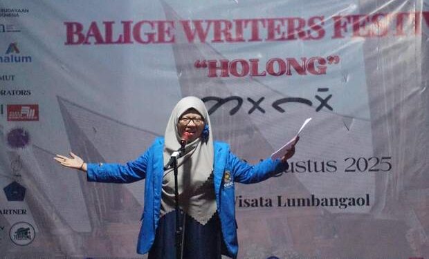 Mahasiswa FKIP UMSU Baca Puisi di Balige Writers Festival