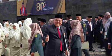 Tampil Beda, KPT Banda Aceh Hadiri Upacara HUT MA RI ke-80 dengan Memakai Tongkat