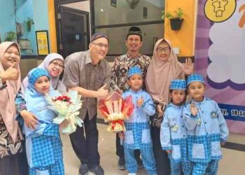 Serunya Siswa SD Muhlas Belajar Fun English with Native Bersama Mr Anson