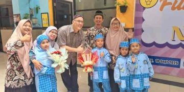 Serunya Siswa SD Muhlas Belajar Fun English with Native Bersama Mr Anson
