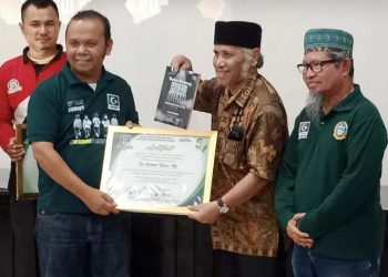 KAHMI Berikan Penghargaan “Alumni HMI Kehormatan” kepada Shohibul Anshor Siregar
