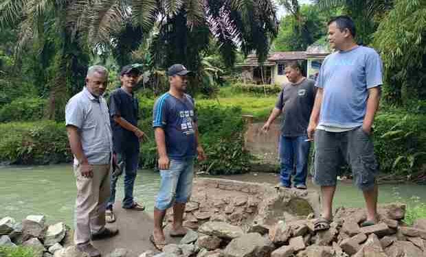 Butuh Rp 39 Juta, Titi Tepekong Kelurahan Serbalawan Diperbaiki Warga secara Swadaya