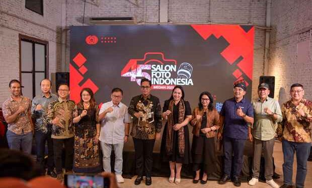Wali Kota Medan Ingin Jadi Fotografer Agar Bisa Ikut Salon Foto Indonesia Tahun Depan