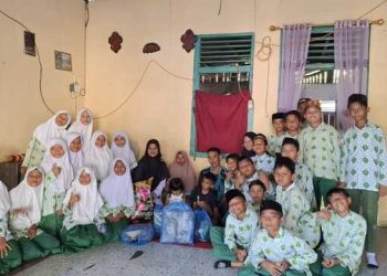 Siswa SDIT Muhammadiyah Manggeng Santuni Bapak Dasyah, Penderita Penyakit Kanker Hati