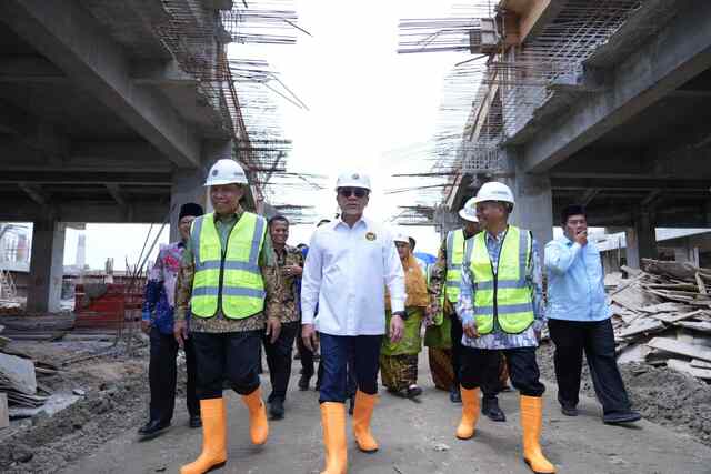 Tinjau Lokasi Muktamar 49, Menko Pangan RI Resmikan SPPG dan Peletakan Batu Pertama Greenhouse