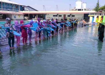 SD Muhammadiyah 1 Solo Tumbuhkan Bakat dan Motorik Siswa dengan Pembelajaran Berenang