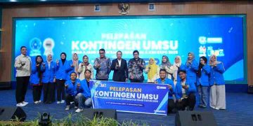 Rektor UMSU Lepas Kontingen PIMNAS dan KMI Expo ke Ajang Nasional, Mahasiswa Berprestasi Terima Tali Asih