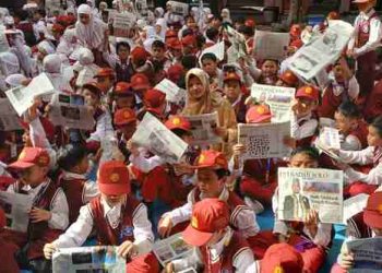 Milad Ke-113 Muhammadiyah, SD Muhammadiyah 1 Solo Gerakan Literasi Baca Koran secara Massal