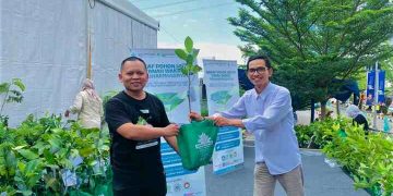 Ribuan Pohon Buah Dibagikan di UM Bandung, Milad Muhammadiyah Hadirkan Suasana Hijau