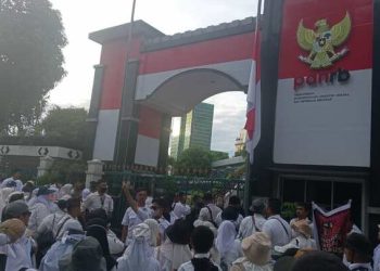 Aksi Damai Jilid 2 di Jakarta Honorer Non Database Indonesia: Keadilan Hilang Bendera Setengah Tiang