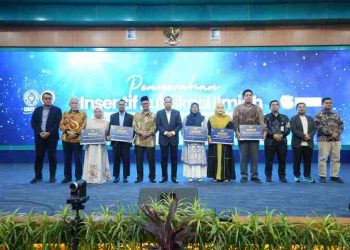 Rektor UMSU Serahkan Rp1,9 Miliar Insentif Publikasi Ilmiah 2025