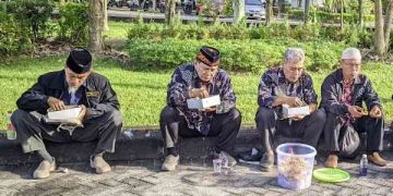 Kiai Pengelola Harta Miliaran yang Sarapan di Pinggir Jalan: Kisah KH Abdul Hakam Mubarok