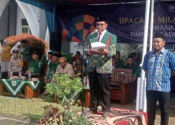 Ketua PDM Pemalang Jadi Pembina Upacara Milad Muhammadiyah ke-113 di PCM Comal