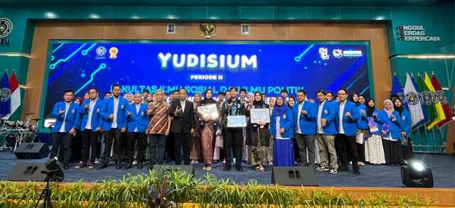Yudisium FISIP UMSU Dirangkai dengan Pemberian Penghargaan untuk Puluhan Mahasiswa Berprestasi
