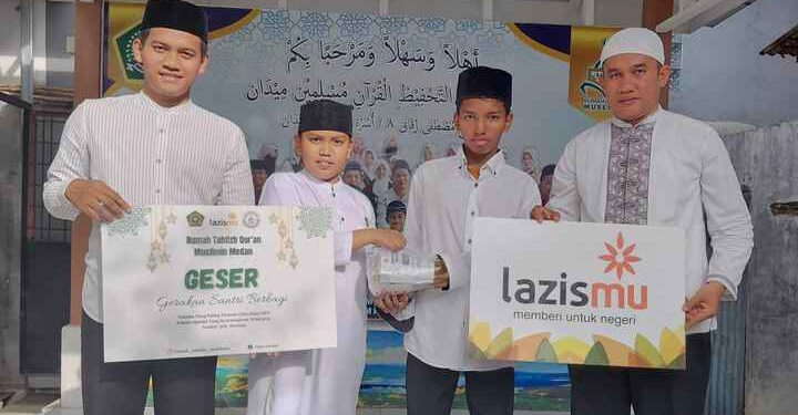 Rumah Tahfizh Qur’an Muslimin Medan Gandeng LAZISMU Salurkan Gerakan Santri Berbagi