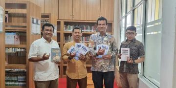 Milad ke-113 Muhammadiyah, Pojok Baca FH UMSU Terima Wakaf Buku “Etika di Jalan Raya”