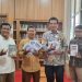 Milad ke-113 Muhammadiyah, Pojok Baca FH UMSU Terima Wakaf Buku “Etika di Jalan Raya”